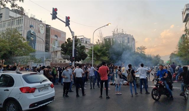 احتجاجات إيران... سماتها وسياقاتها وآفاقها