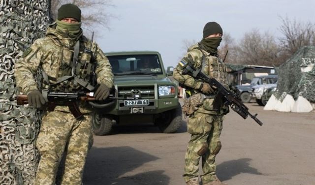 جندي أوكراني يقتل 5 من رفاقه ويلوذ بالفرار