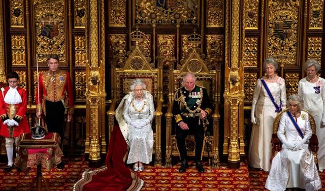 مصير البلاد مُعلَّق بأدائه... هل يكون  تشارلز آخر ملوك بريطانيا؟