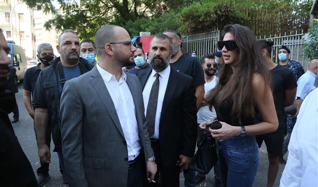 ترهيب صحافيي لبنان: ممنوع انتقاد حزب الله