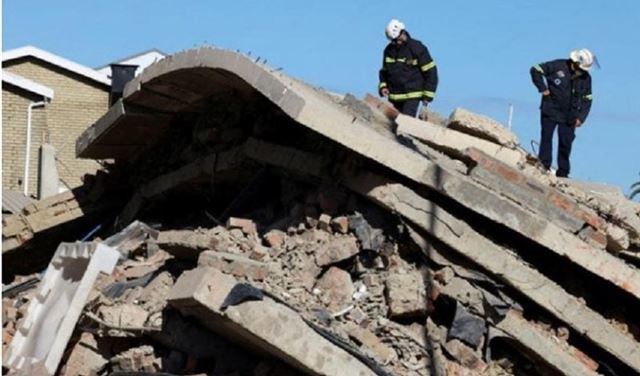 إرتفاع عدد ضحايا إنهيار مبنى في جنوب أفريقيا إلى 33 قتيلا