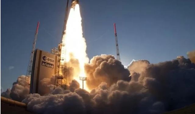 إطلاق قمر استطلاع أمريكي في آخر رحلة لصاروخ من عائلة 