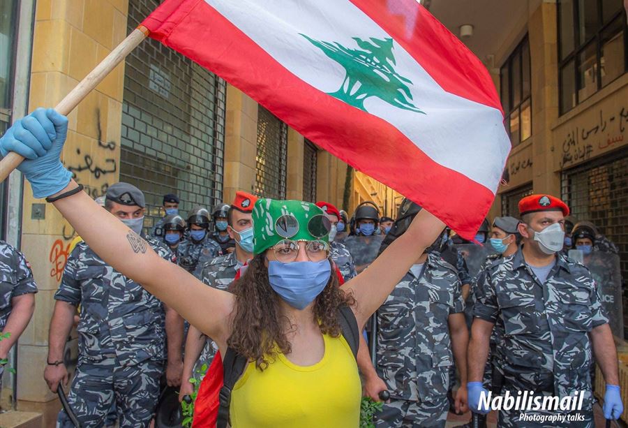 نداءٌ الى اللبنانيين… وقّعه أكثر من 566 ناشط ومثقف يدعو اللبنانيين الى توحيد القوى والثورة للاطاحة بالطبقة الحاكمة