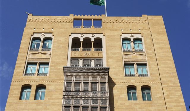 معارض سعودي في لبنان يهدد سفارة بلاده ويقول لوزير الداخلية المولوي 